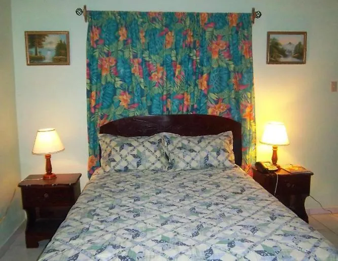 Tropical Court Hotel Montego Bay 3*,  Jamaica