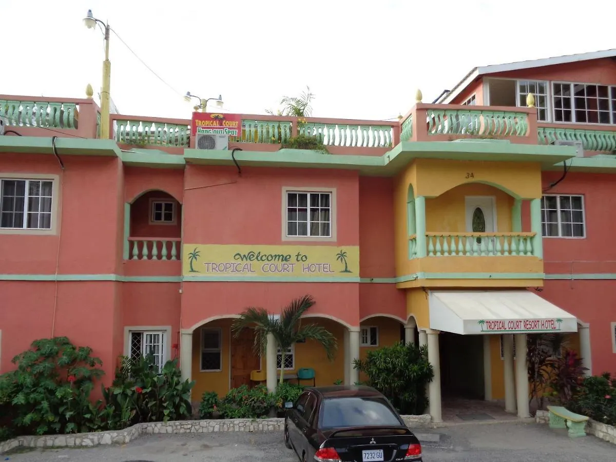 Tropical Court Hotel 몬테고 베이 3*,