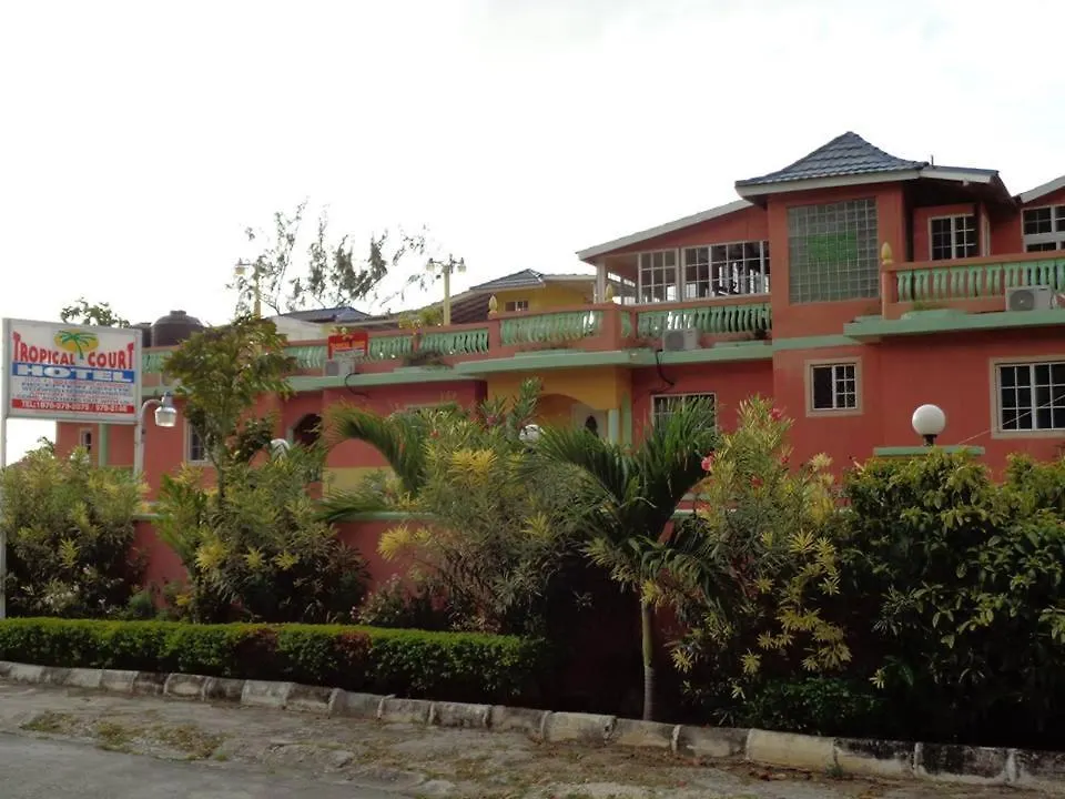 Tropical Court Hotel 몬테고 베이